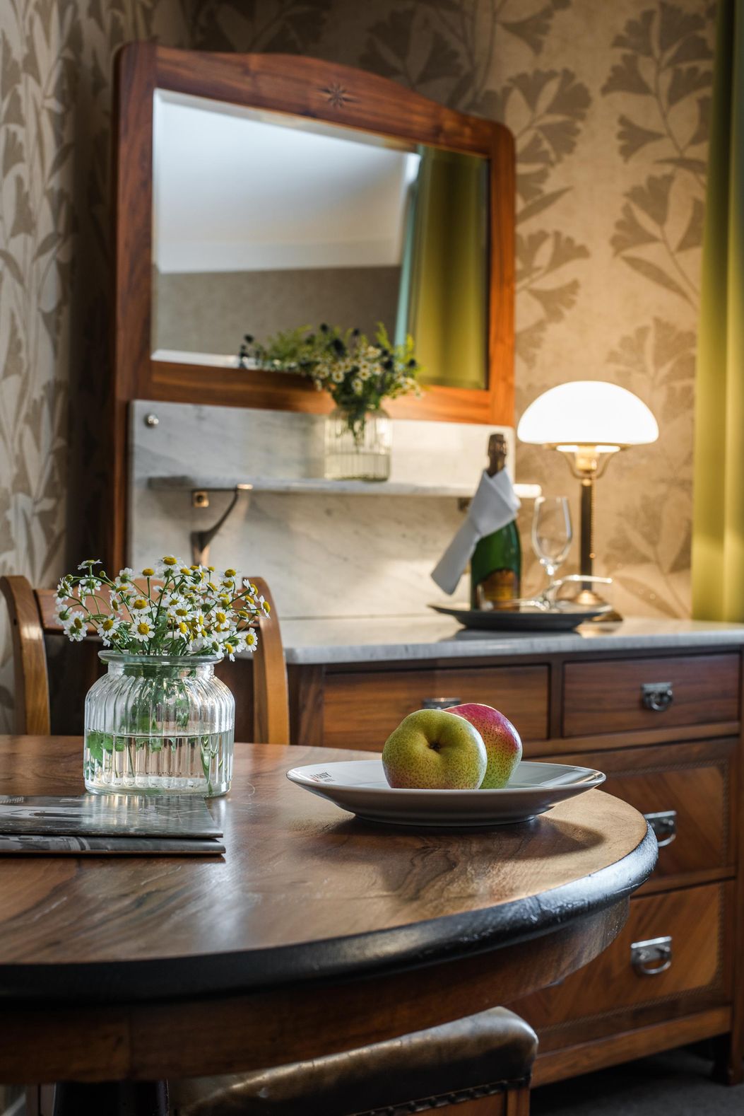 hofgut-gutshof-hochzeitszimmer-3000_2000_3