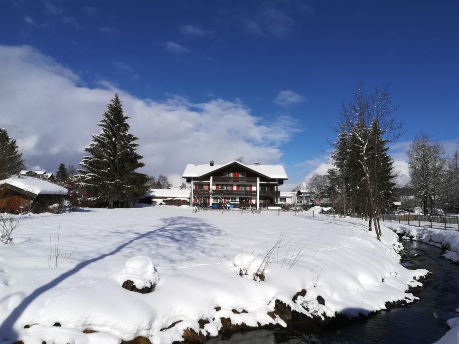 Winter_Haus mit Garten