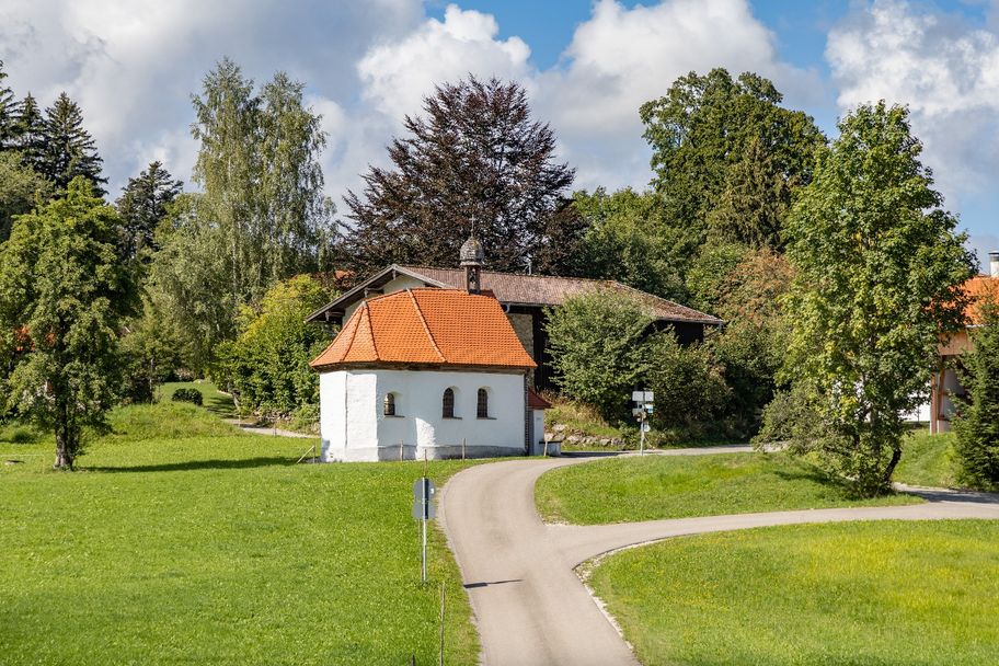 Kleine Kappelle am Wegesrand