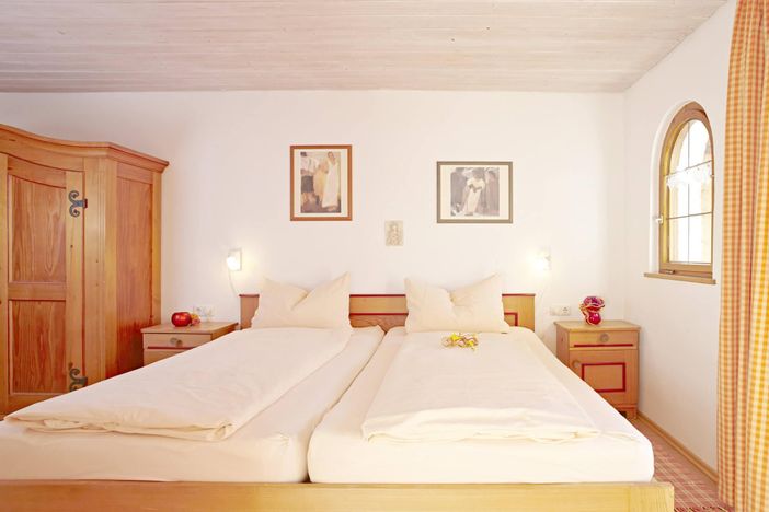 Schlafzimmer 1