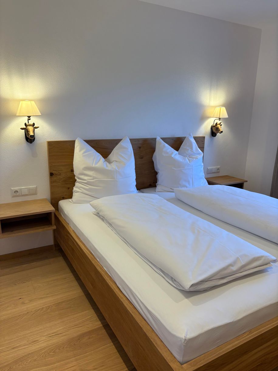 Schlafzimmer mit Doppelbett