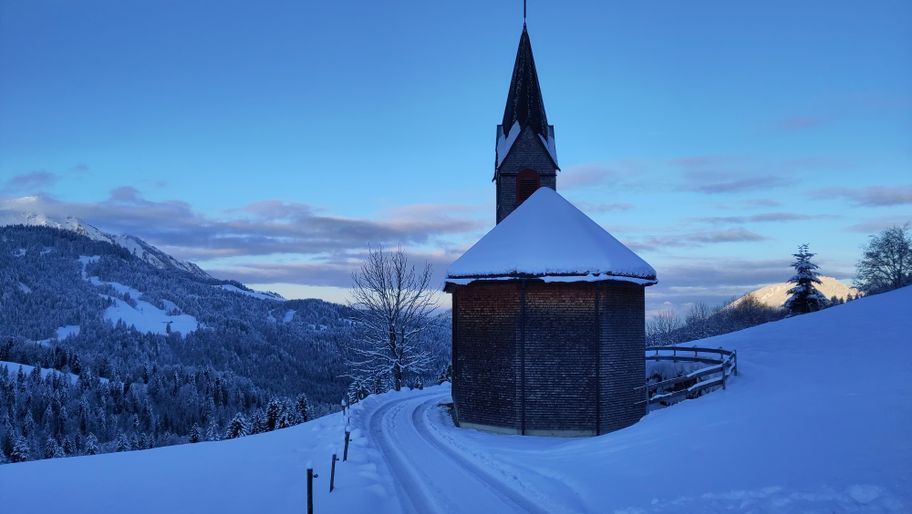 Georunde Rindberg Sibratsgfäll mit Schneeschuhen