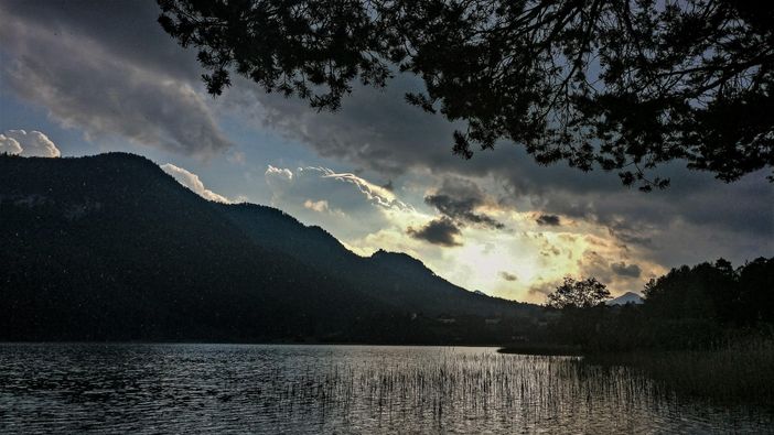 Platzregen vor der weißenseer Wolkendynastie