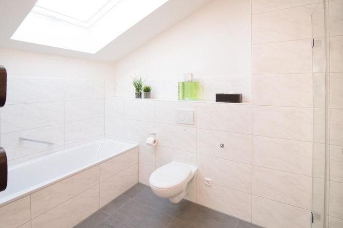 Badewanne im modernen Bad