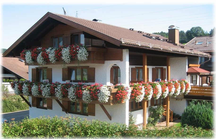 Hausansicht von Süden, Haus Alpengluehen, Fischen,