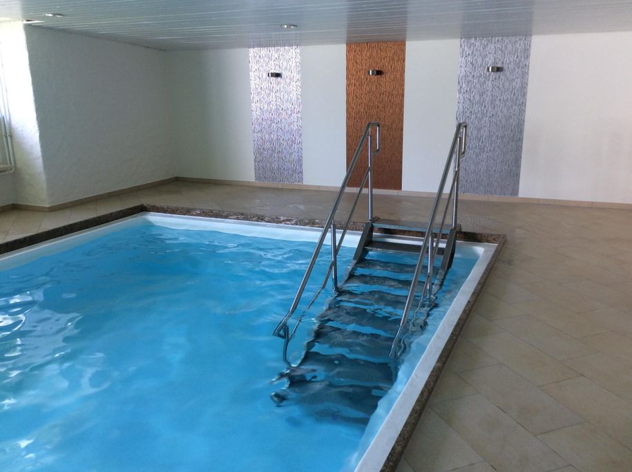 Schwimmbad in der Wohnanlage