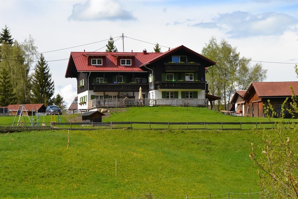 Das Haus vom Golplatz aus