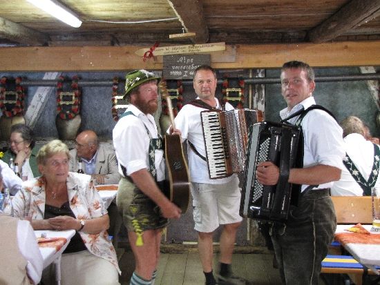 Gaudimusik in unserer Almhütte