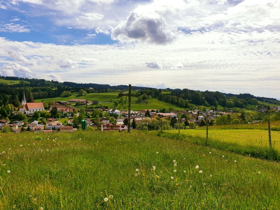 Blick auf die Kirche von Heimenkirch