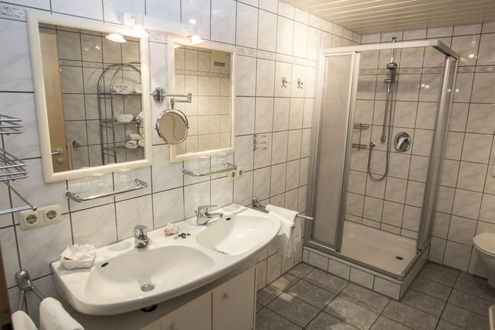 Dusche EG