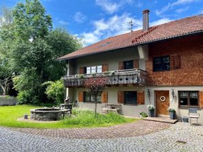 landhauswaxenegg3_front_eingang