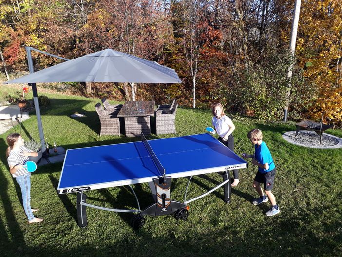 Tischtennisspaß im Garten