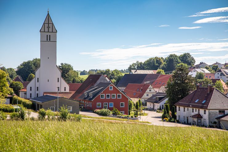 Blick auf die Kirche von Unterschwarzach