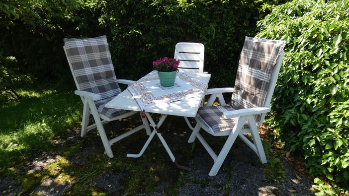 Sitzgruppe im Garten - Gästeghaus Heinz