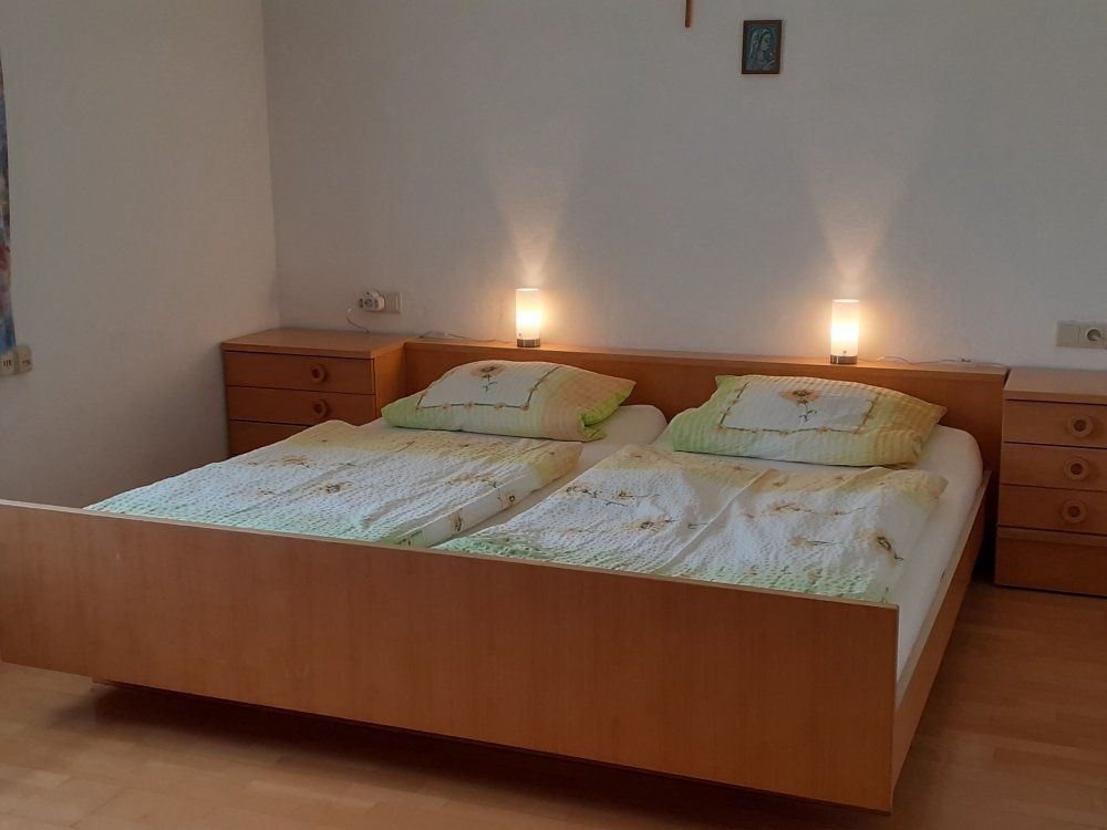 geräumiges Schlafzimmer