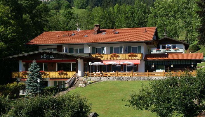 Hotel im Sommer