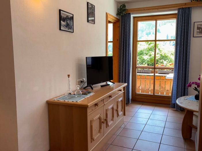 Sideboard mit TV
