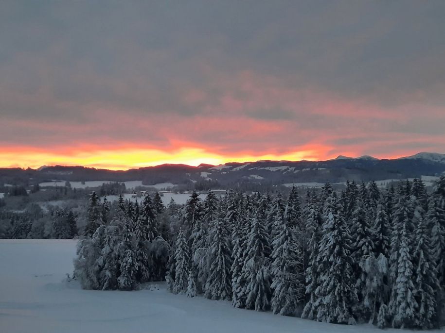 winterimallgu-mitblickaufdieberge