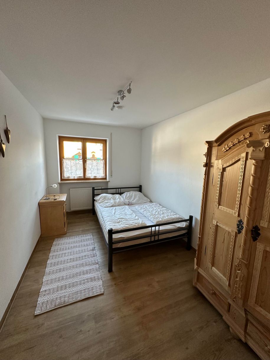 2. Schlafzimmer mit Queensize-Bett