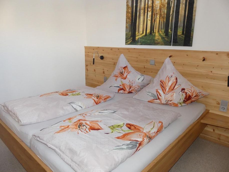 Schlafzimmer 1
