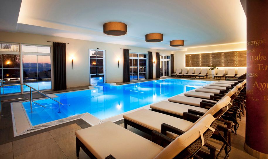 Panoramahotel_Pool-Aussicht