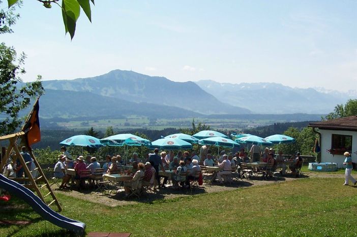 Terrasse mit Spielplatz