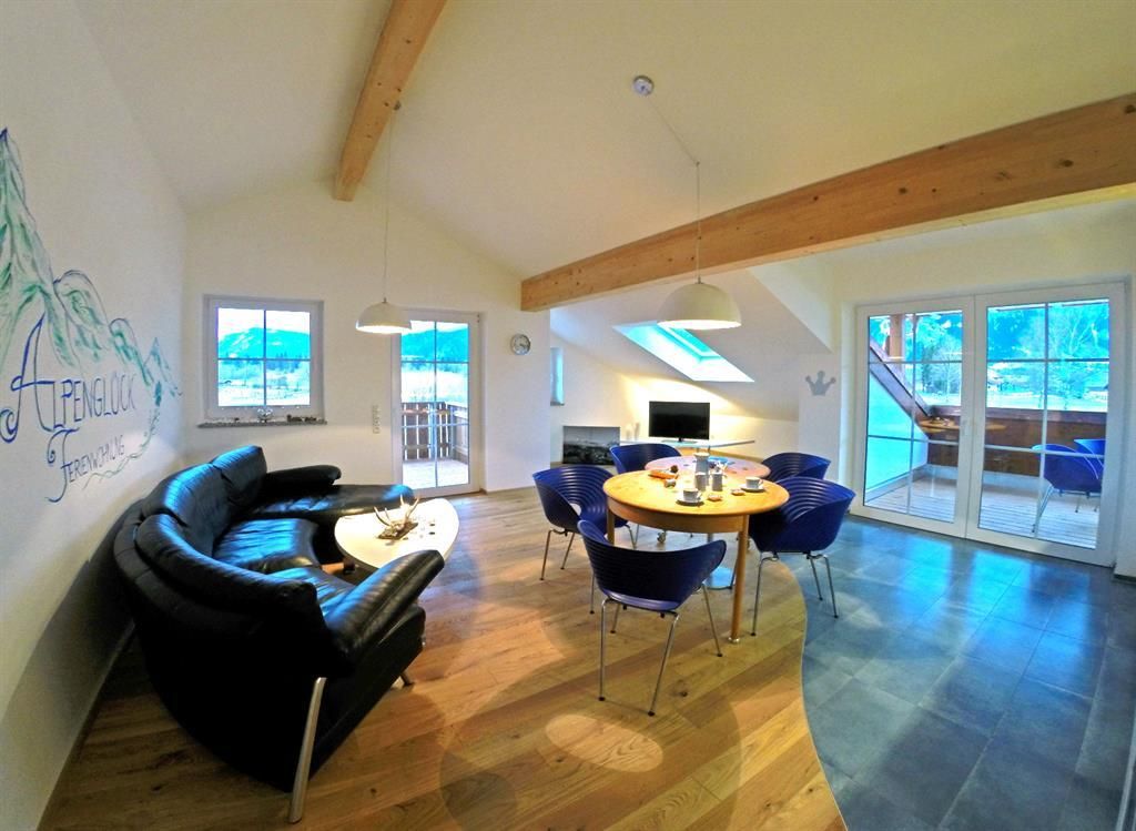 großzügiger Wohnraum