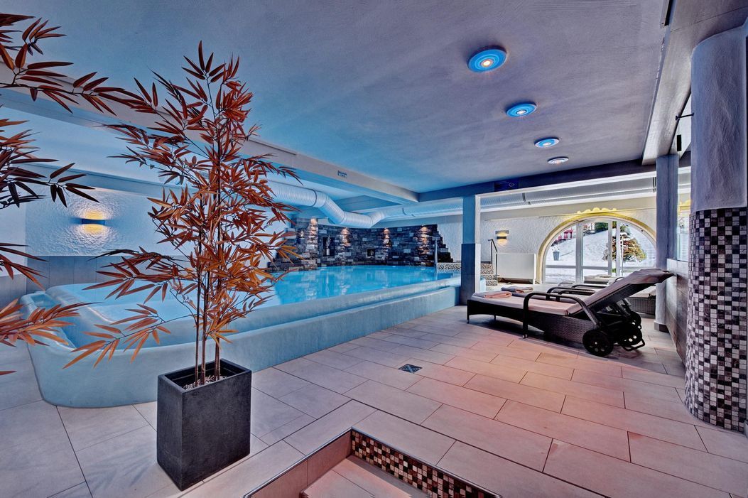 Indoor-Schwimmbad im "SPA Felsengewölbe"