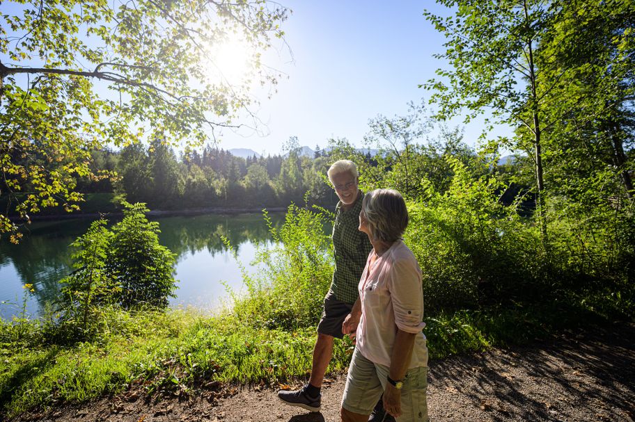 Entspannter Spaziergang zum Auwaldsee in Fischen