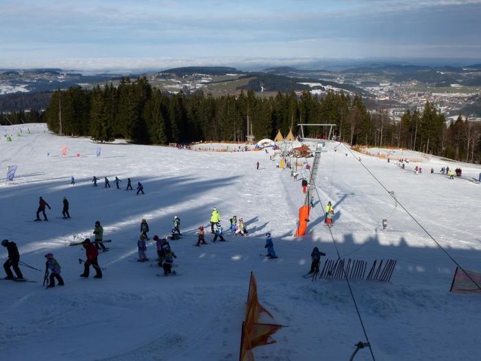 Kinderskihang und Rodelbahn