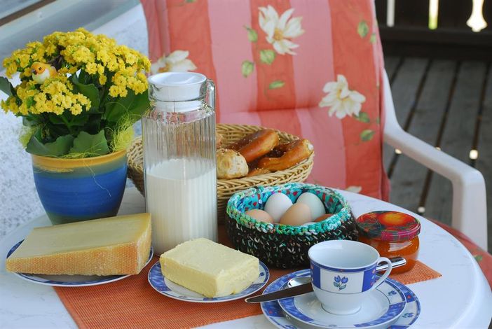 Frühstück auf dem Balkon