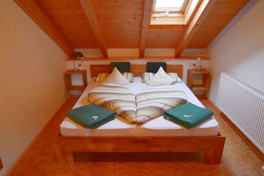 Ferienwohnung Alpennest Schlafzimmer 2