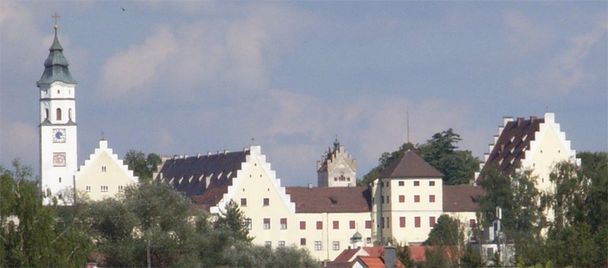 Kirche St. Andreas und Fuggerschloss