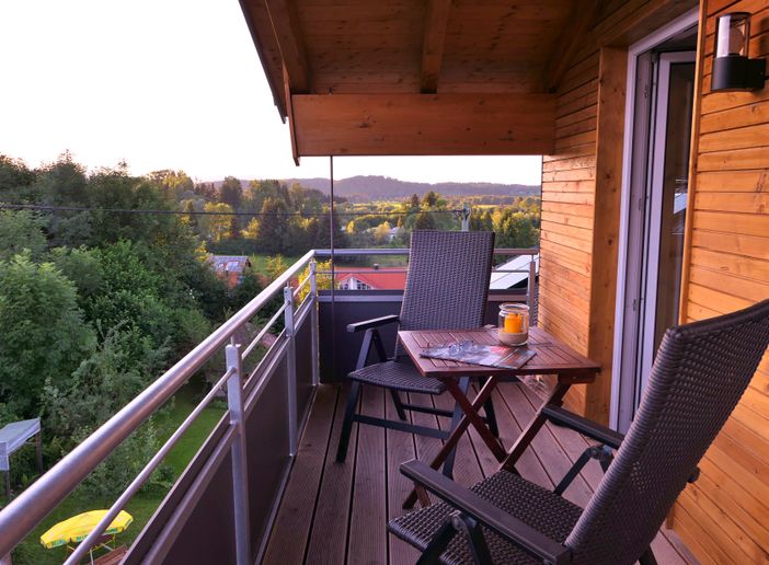 Westbalkon mit Abendsonne