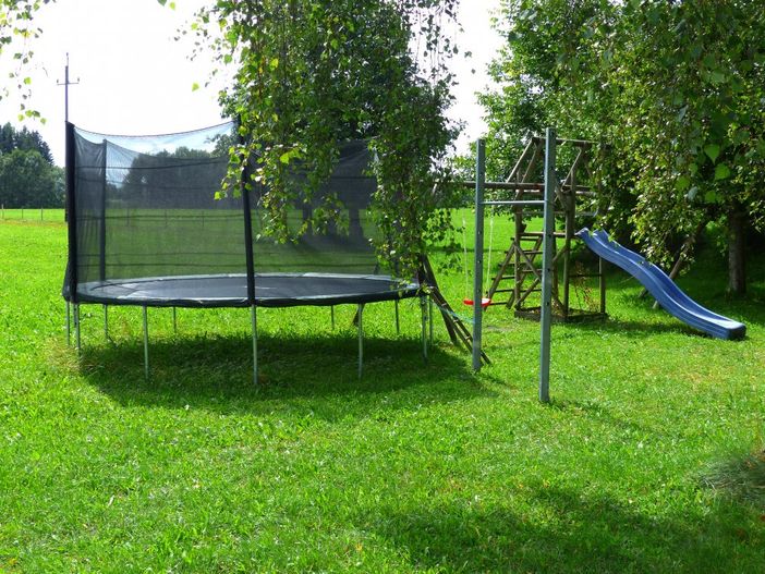 Spielplatz mit Trampolin