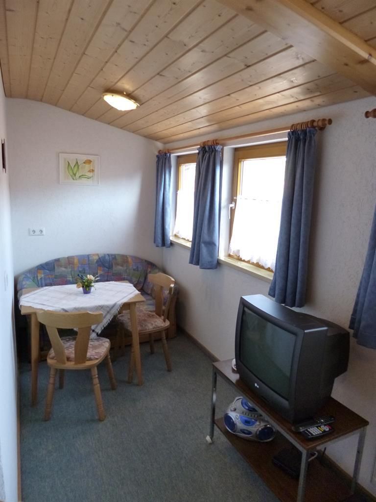 Aufenthaltsraum Sitzecke mit TV