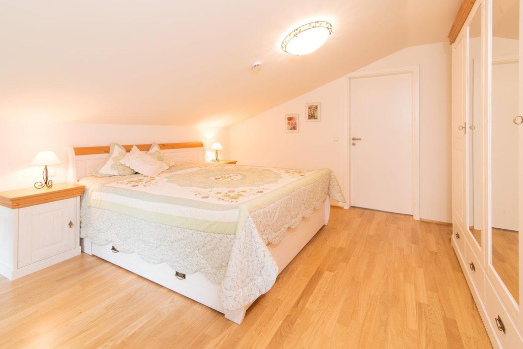 Grosses Schlafzimmer