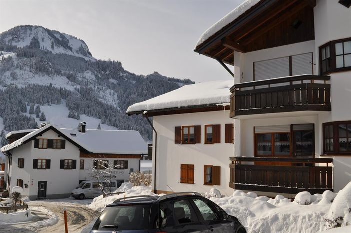 Hausansicht im Winter