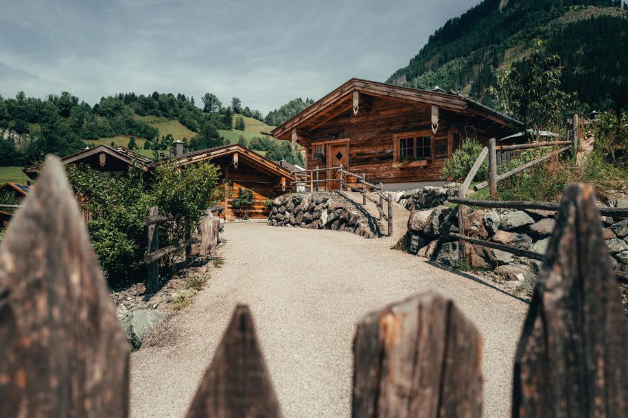 19a_alpzitt_allgaeu_alps_chalets_chaletdorf_burgbe