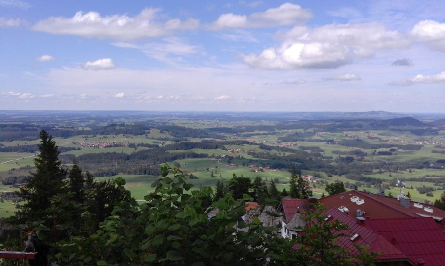 Blick zu den Burgruinen Hohenfreyberg und Eisenberg von Falkenstein aus