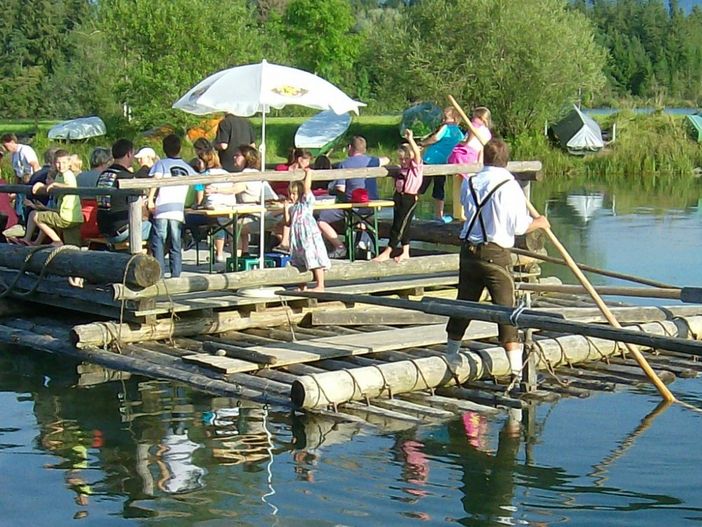 Floßfahren in Lechbruck