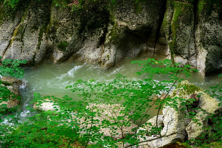 Rappenfluh und Engenlochschlucht – vom Felslabyrinth zur wilden Flusslandschaft