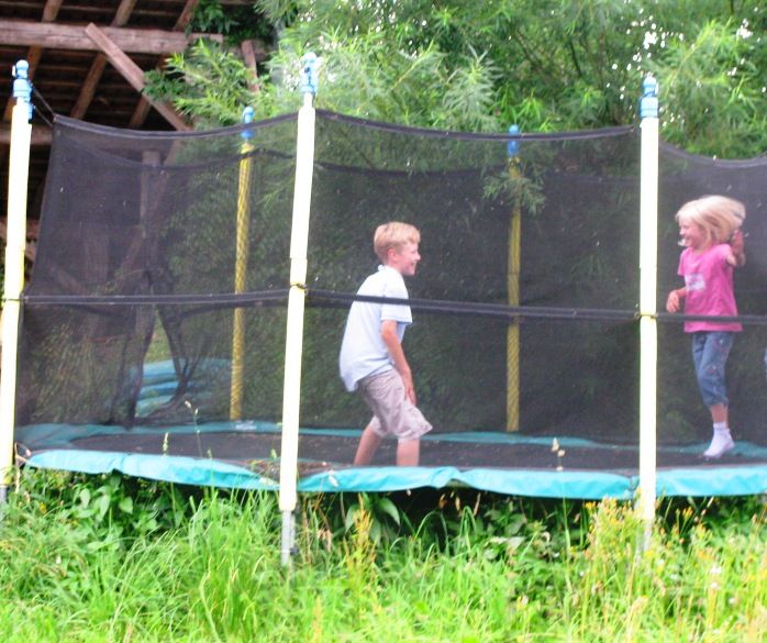 hüpfen, hüpfen für Groß und Klein auf unserem XXLTrampolin