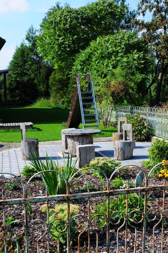 Garten mit Spielplatz