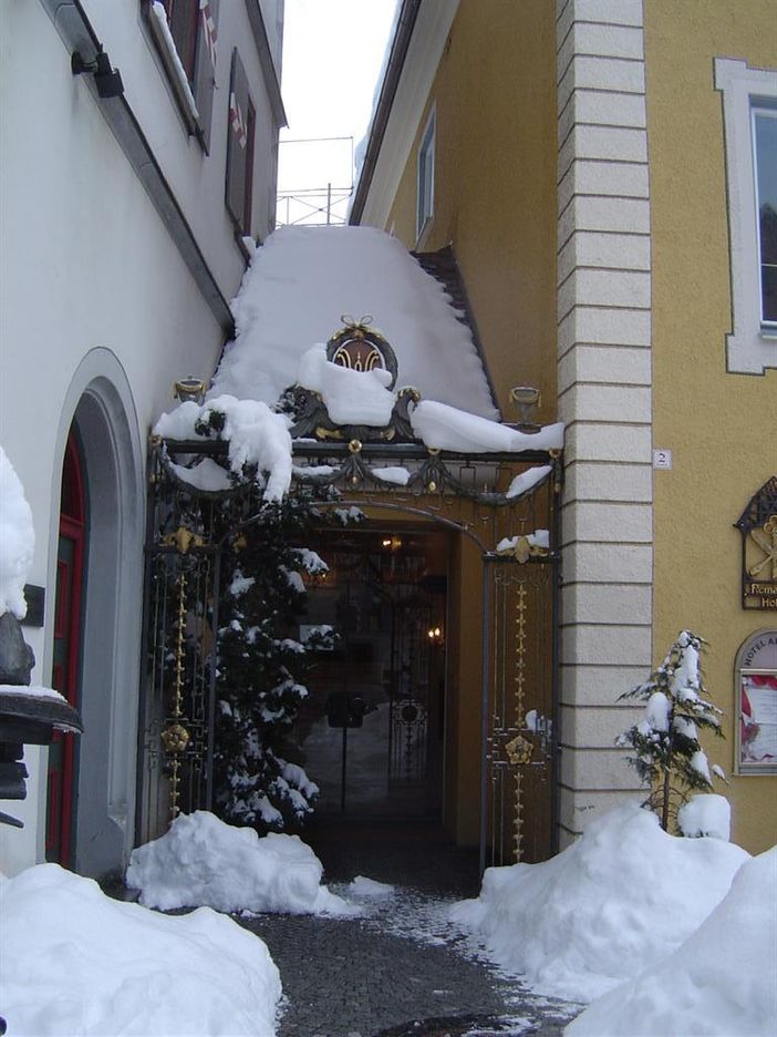 Hoteleingang im Winter