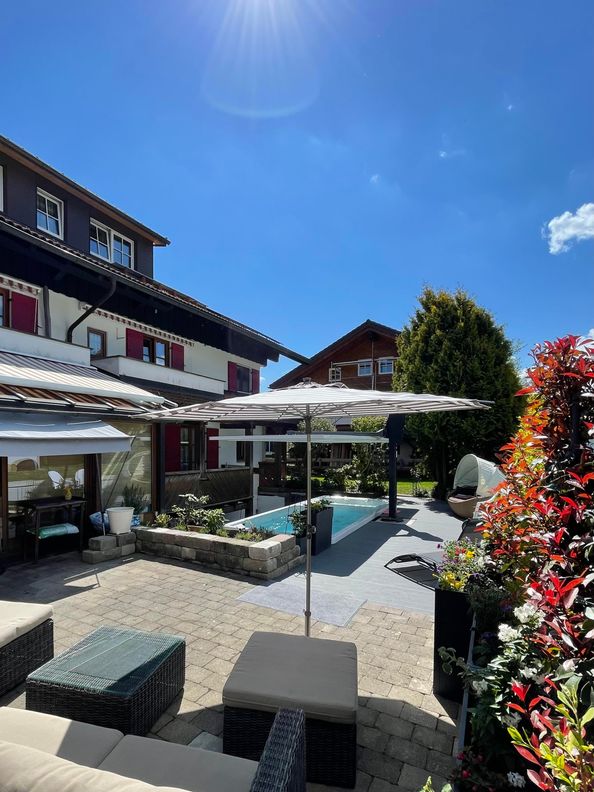 Sommer Swimspa mit Gegenschwimmanlage und Jacuzzi