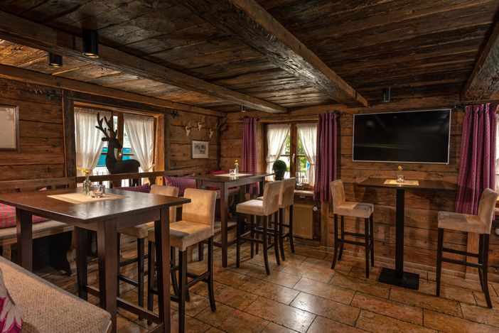 Hirsch Bar