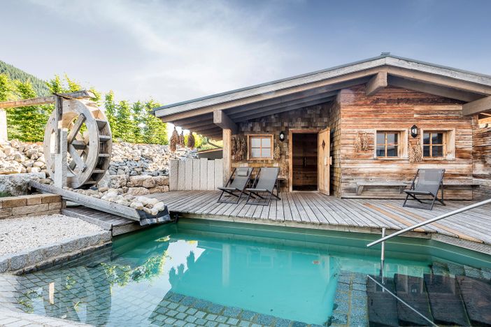 panoramahotel-oberjoch-sauna-aussen-entspannen1