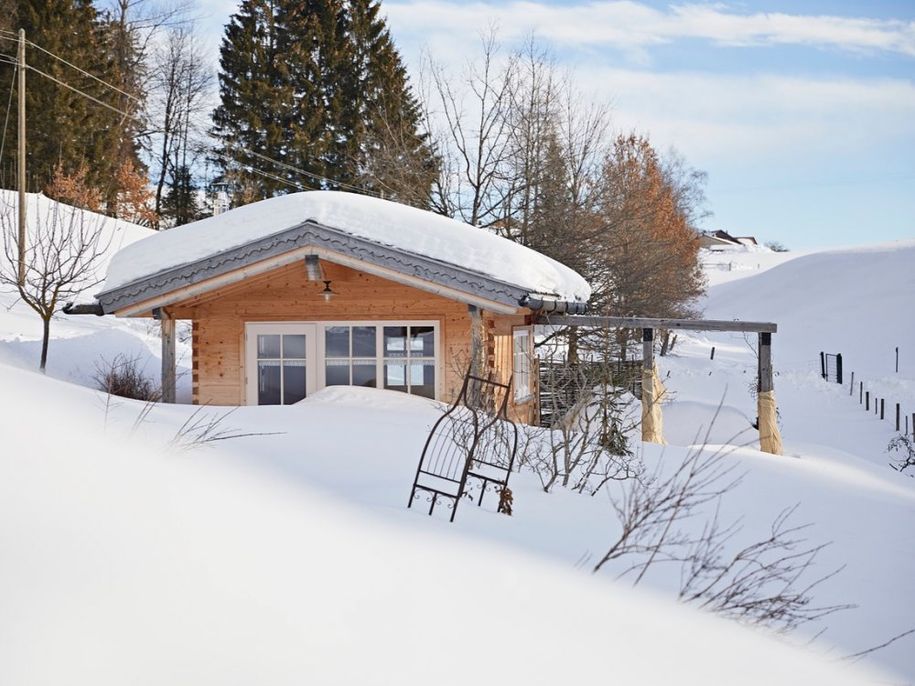 Gartenhaus im Schnee