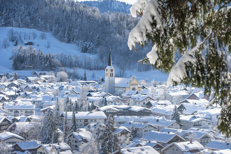 Blick auf ein verschneites Oberstaufen